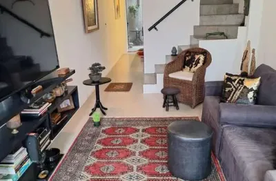 Casa de vila com 2 quartos, ponta da praia, santos - r$ 585 mil, cod: 4677