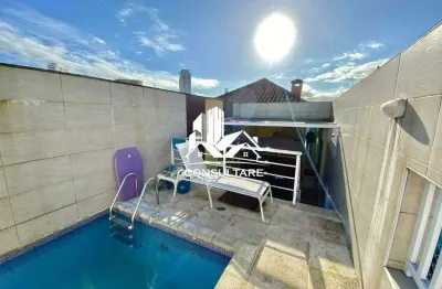 Casa triplex à venda em área nobre de santos, com 3 quartos (2 suítes), área de lazer completa no terceiro andar com piscina