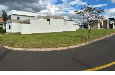 Terreno em condomínio fechado à venda na Avenida Victor Alves Pereira, Novo Mundo, Uberlândia