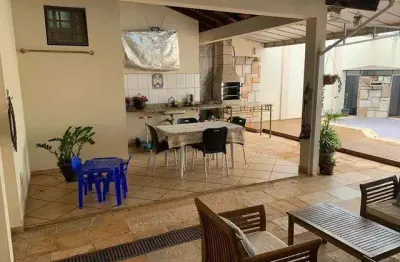 Casa para venda em uberlândia, santa mônica, 3 dormitórios, 3 suítes, 2 banheiros, 3 vagas