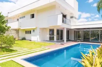 Casa de alto padrão com 3 quartos, sendo 1 suíte master closet