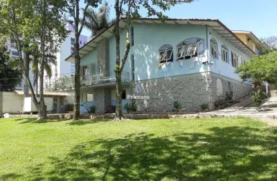 Casa a venda com 03 quartos, suíte, 02 banheiros bairro são luiz, criciúma sc