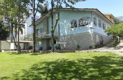 Casa a venda com 03 quartos, suíte, 02 banheiros bairro são luiz, criciúma sc