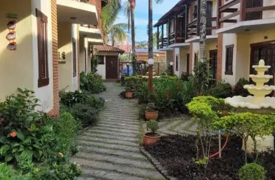 Casa assobradada à venda, com 02 suítes, lavabo, mobiliada, em condomínio, fechado no bairro maitinga bertioga- sp