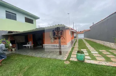 Casa maravilhosa para locação com 02 dorm, 2 banheiros, amplo espaço verde. em centro  -  bertioga