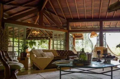 Casa com 4 quartos à venda, 300 m² por r$ 4.900.000 - cuiabá - petrópolis/rj