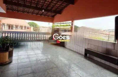 Imóvel multifamiliar com 3 casas e 2 salões à venda próximo à Barão de Mauá,