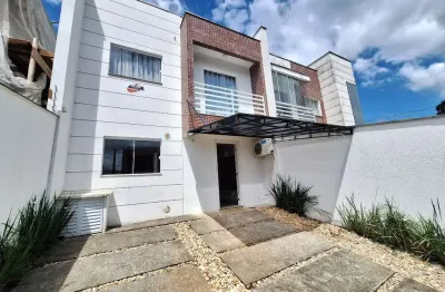 Casa com 2 quartos para alugar no Glória, Joinville  por R$ 3.200