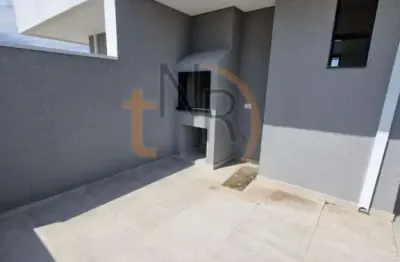 Sobrado triplex com terraço gourmet e 02 vagas de garagem!