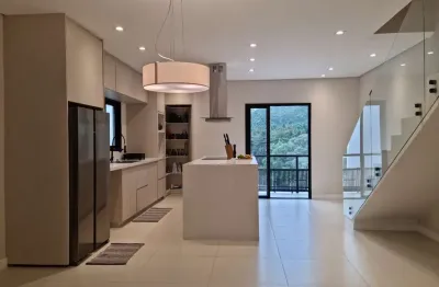 Belissima residência semi porteira fechada com piscina e gourmet no portal