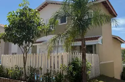 Maravilhosa residência de 3 dorm, porteira fechada, no condominio dos pássaros