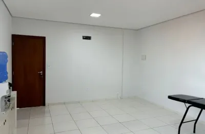 Sala comercial para locação no centro comercial santa cruz- cuiabá mt