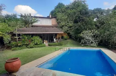 Casa encantadora e cheia de charme com 4 dormitórios (2 suítes) no melhor da granja viana
