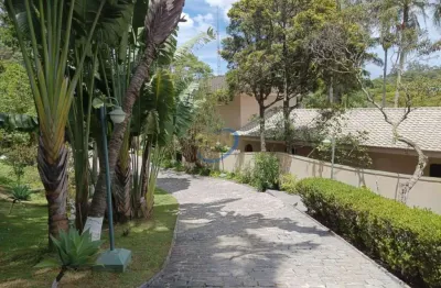 Locação Elegante: Casa de Luxo em Condomínio na Granja Viana