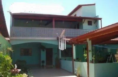 Sobrado espaçoso com 2 dorms, suíte, 8 vagas e quintal privativo!