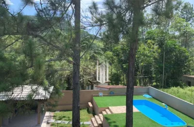 Casa nova com piscina e excelente localização em caraguatatuba