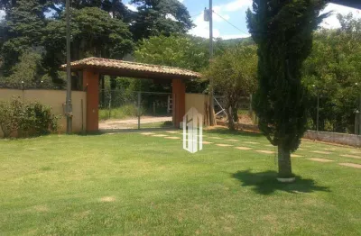 Sítio 30.000m² com piscina, chalé, área gourmet, lago e muito verde!