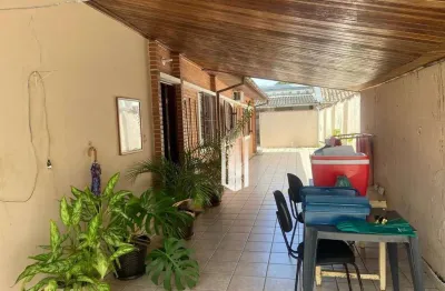 Oportunidade! casa espaçosa no sumaré, bairro valorizado em caraguatatuba!