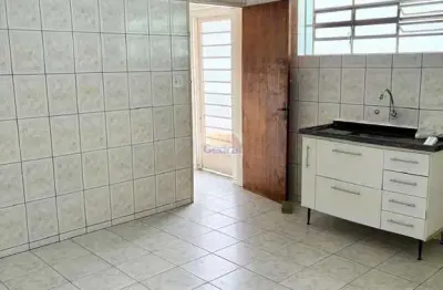 Casa para locação – ótima localização, a 5 minutos do centro!