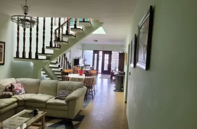 Sobrado para Venda em Mogi das Cruzes, Vila Oliveira, 7 dormitórios, 1 suíte, 4 banheiros, 3 vagas