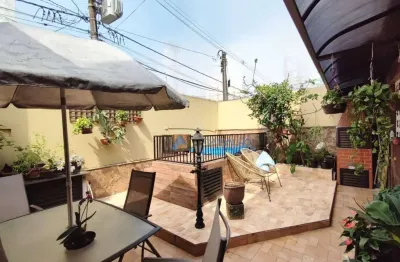 Casa com 3 quartos à venda na Rua Delphin Moreira, --, Embaré, Santos