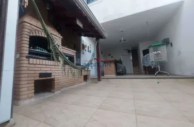 Ótima localização, casa á venda 30 m² próximo ao comércio local da região em ati