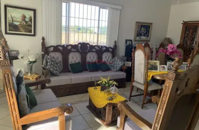 Casa á venda bem localizada com 4 dormitórios sendo 2 suítes  em  atibaia - sp -