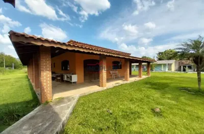 Chácara à venda com 3 dormitórios 1 suíte com 160 m² em ótima localização em ati