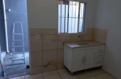 Salão  à venda com 60 m² e um apartamento em cima   com 2 dormitórios e 4 kitnet