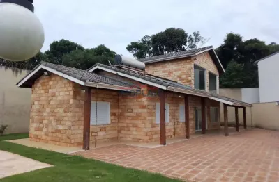 Casa em mairiporã, bairro terra preta , sendo 03 dormitórios 01 suite , piscina