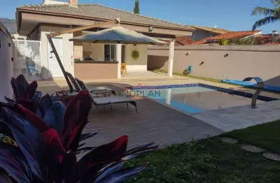 Linda casa de alto padrão em atibaia , bairro nobre e tranquilo , com 03 dormitó