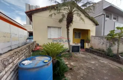 Casa á venda, no terreno existem  4 casas para renda em uma ótima localização em