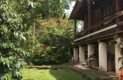Casa  à venda com 2 dormitórios  com 120 m² com piscina e varanda em ótima local