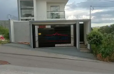 Casa a venda em Bragança Paulista, 03 dorms , sendo 01 suíte , 2 vagas , churras