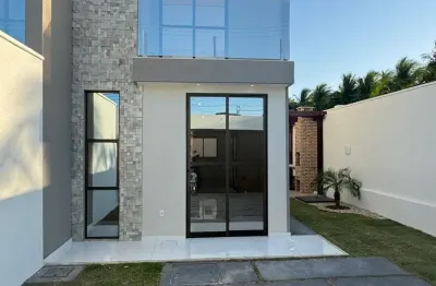 Casa duplex solta com 3 quartos com localização privilegiada