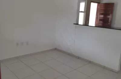 Linda casa plana pronta pra morar próximo av. principal do bairro monguba 6,60x33...