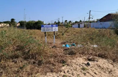 Vende - se terreno com 2.700m² e com a distância de 40m da praia