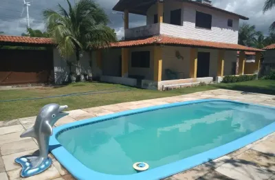 Vende - se duas casas conjugadas com piscina no centro da taiba