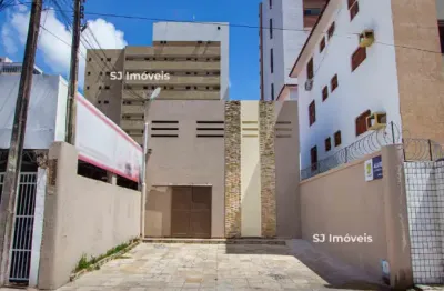 Espaço com 15 salas, 7 banheiros e estacionamento para 6 veículos em joaquim tavora