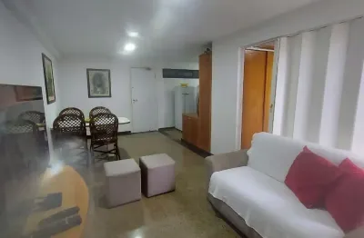 Flat na avenida beira mar mobiliado com vaga ótima localização