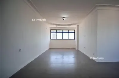 Apartamento com 3 quartos sendo 1 suíte no cocó a minutos do shopping riomar