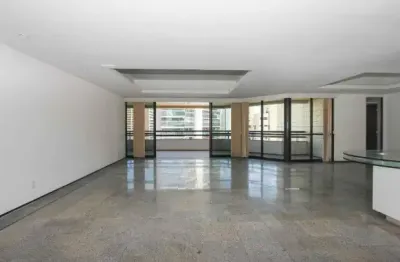 Apartamento de alto conforto 1 por andar com 3 suítes no meireles