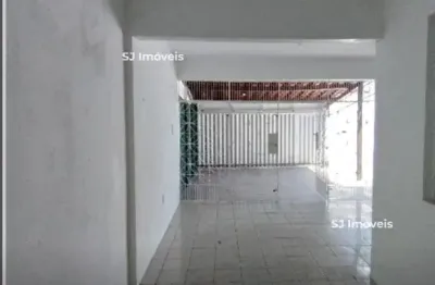 Casa com 3 quartos 2 suítes, quintal e 6 vagas de garagem no monte castelo