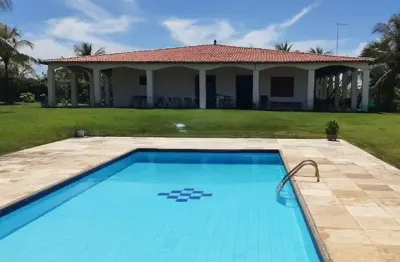 Vende - se casa com piscina e terreno amplo na avenida principal da taiba
