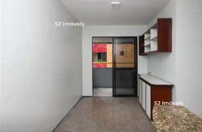 Apartamento com 2 quartos para locação á poucos passos da avenida beira mar
