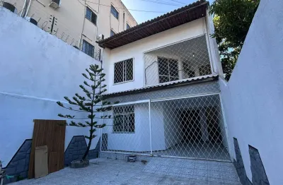 Casa com 3 quartos à venda na Rua Humberto Holanda Cassunde, 45, Castelão, Fortaleza