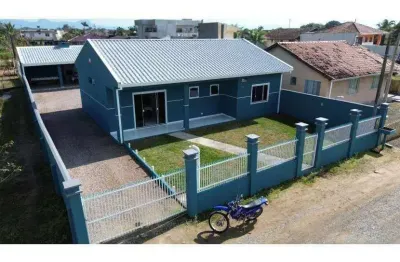 Excelente residência perto da praia do coroados guaratuba