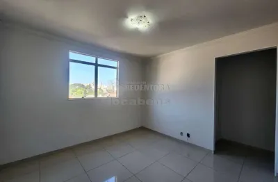 Vila angélica ii apartamento com 02 dormitórios, 01 vaga de garagem.