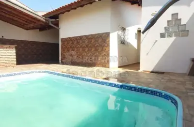 Monte verde casa térrea com 3 dormitórios, 02 vagas de garagem.