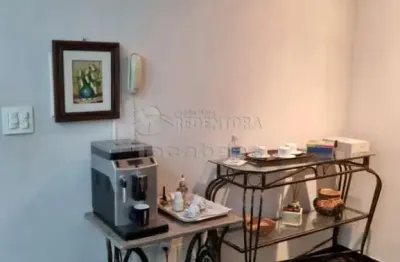 Sala ampla , comercial, com divisória, 51,59 m2, 01 wc, 01 vaga de garagem,, piso porcelanato